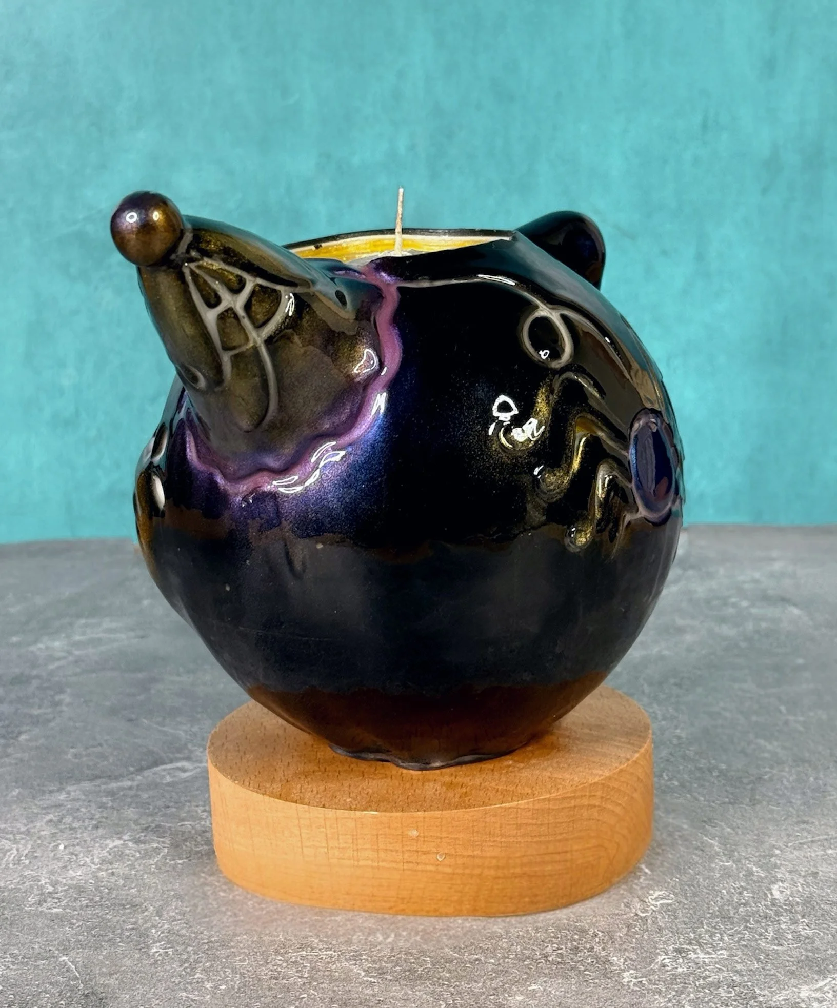 Spooky-Sweet-Garden-Black-Cat-Jack-Glow-City-Candles-side-view-Johanna-Parker-crop.jpg