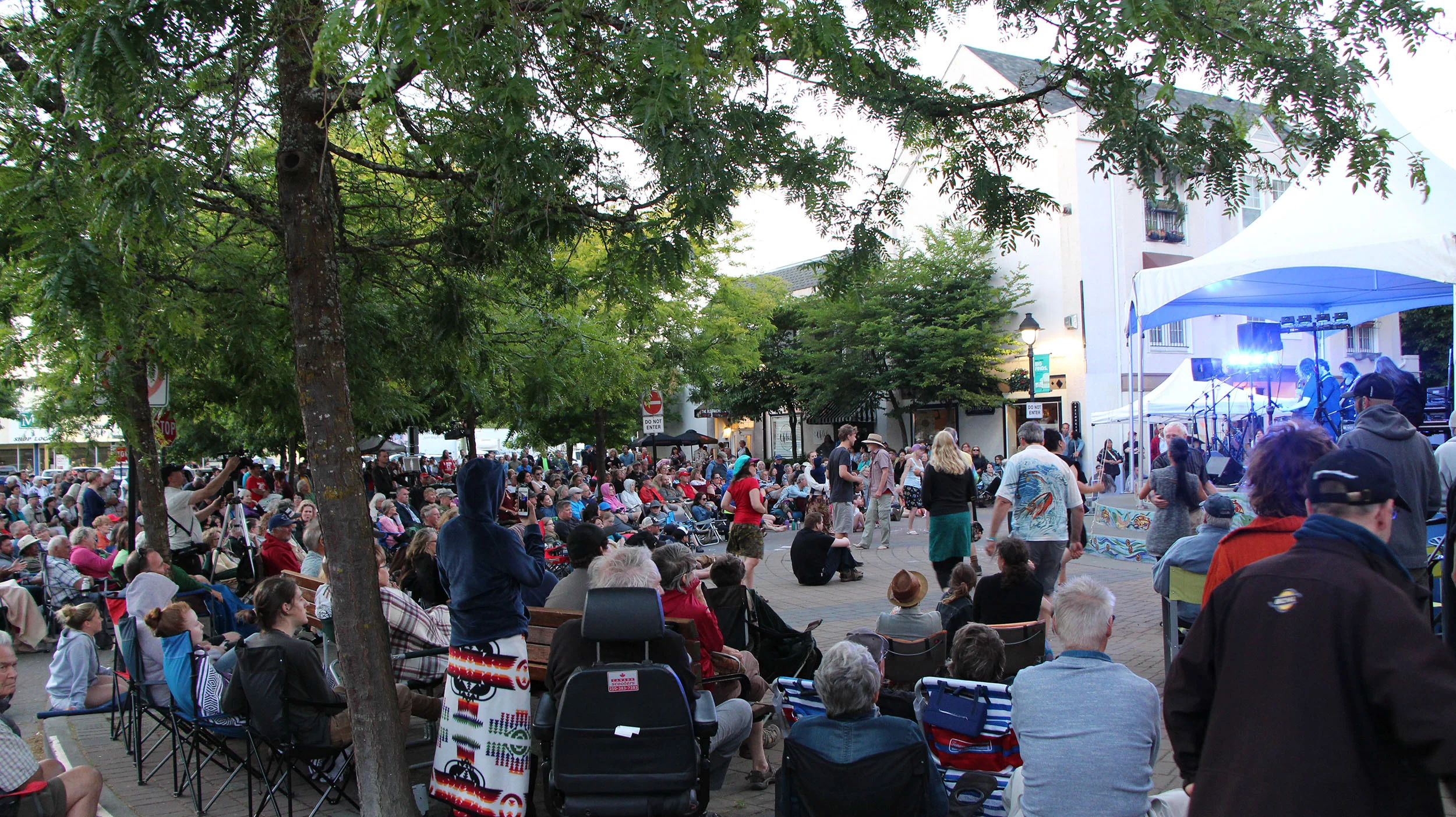 crowd-shot-citysquare.jpg