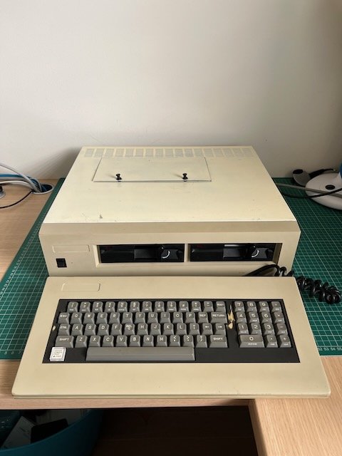 A mysterious home made Aussie Apple ][ clone?