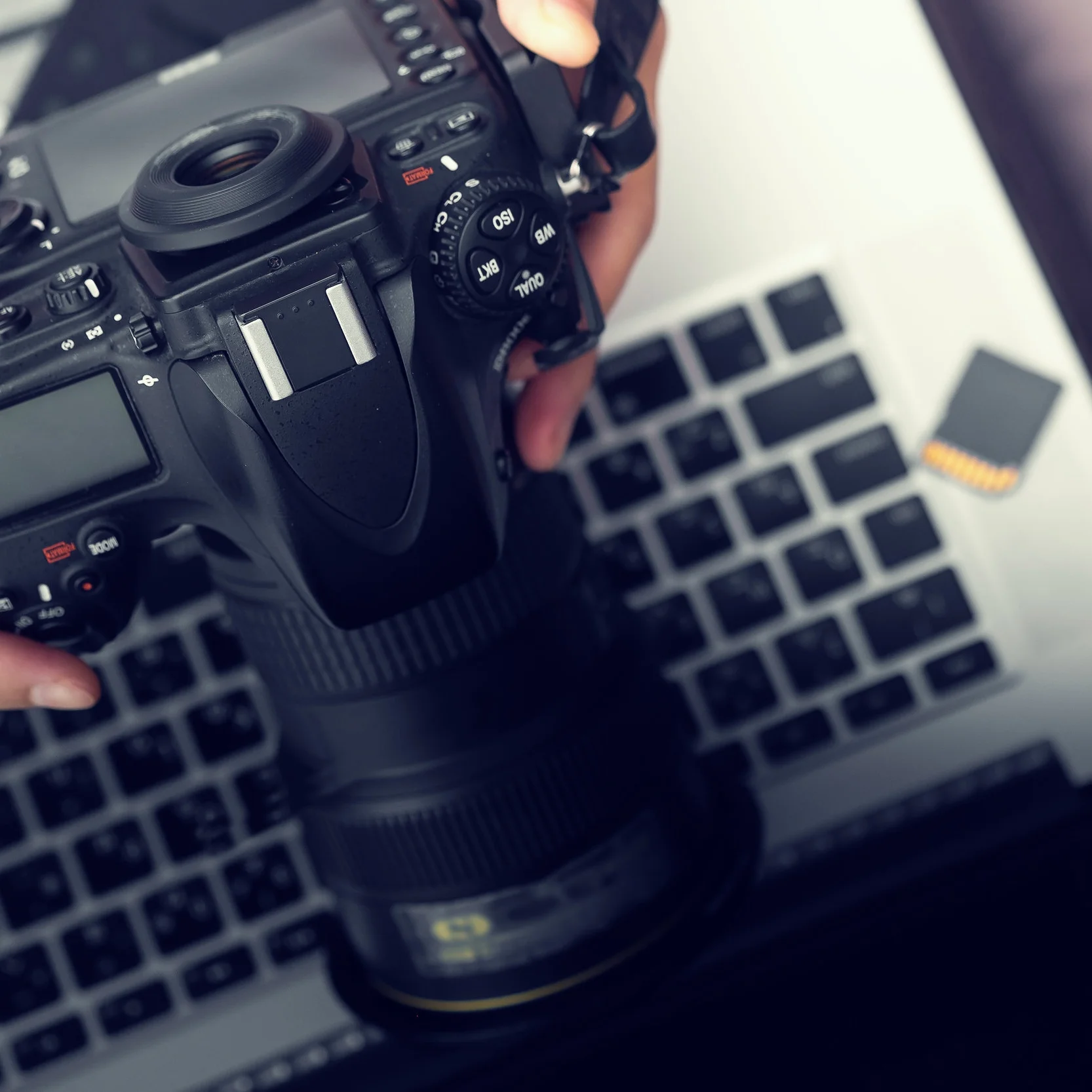DSLR with Laptop.jpeg