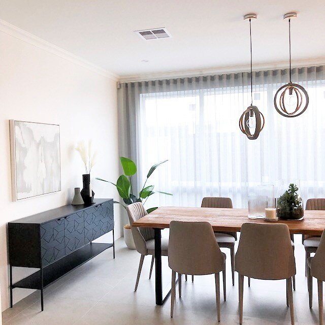 HIGH CEILINGS give you the perfect opportunity to add some pendants above your dining table to add a bit more interest to the space and create a bit of mood lighting in the evenings.