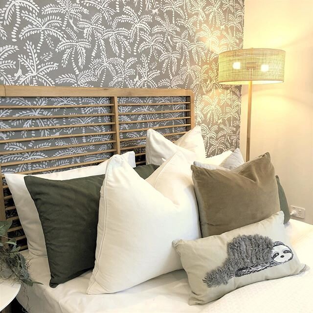 WALLPAPER || is such a fun way to add personality and style to a bedroom. .
.
We just love how this @these.walls wallpaper adds a subtle touch of colour and pattern to this modern coastal home for @bgchousinggroup 🌴