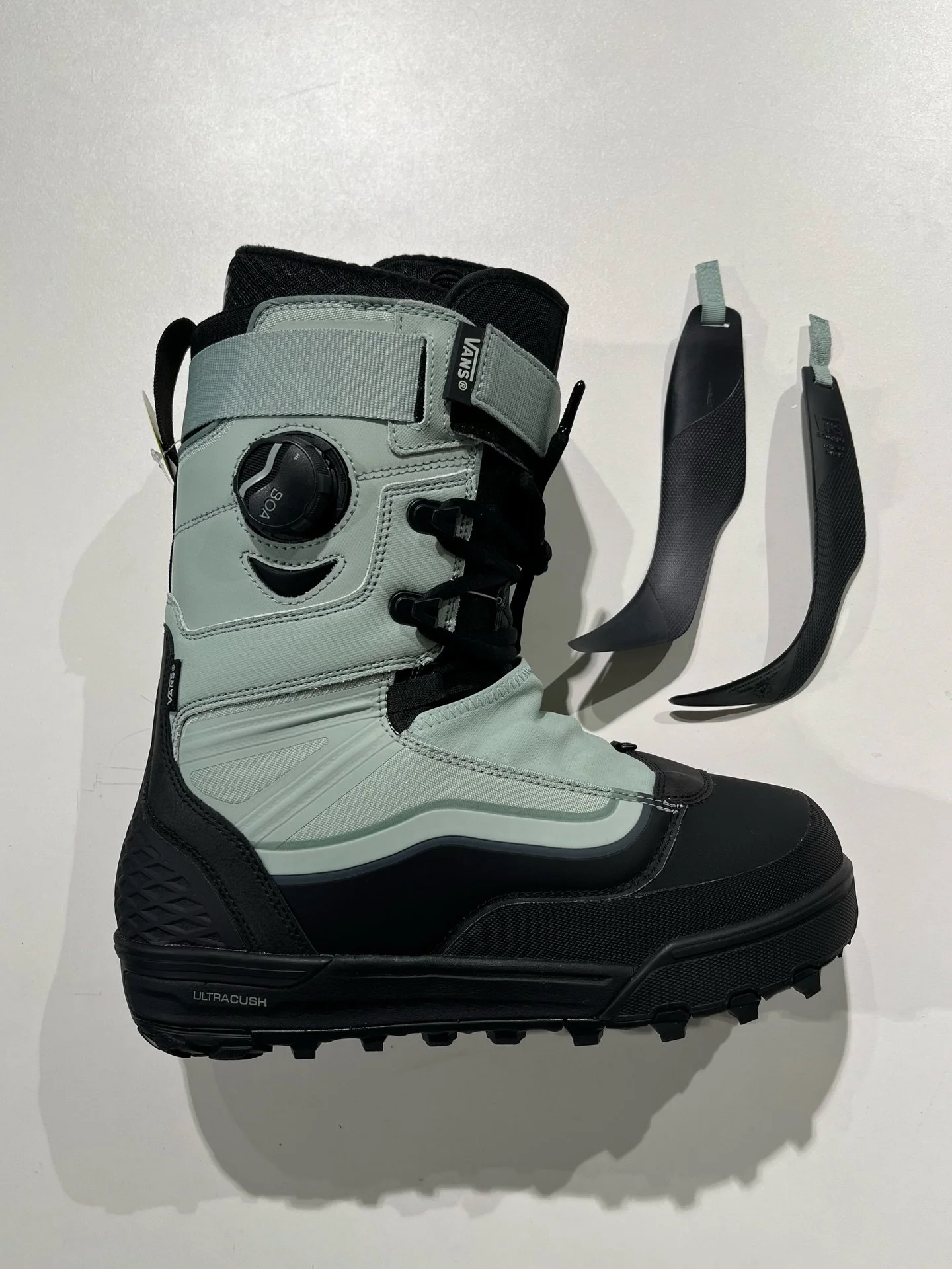 Special Deal Modus: ON 🔥
Ab sofort gibt&rsquo;s &ndash;40% auf alle Vans Boots bei uns im Shop.
Egal ob du f&uuml;r die Saison upgraden willst oder noch auf der Suche nach dem perfekten Fit bist &ndash; jetzt ist der richtige Moment.
Infuse, Invado 