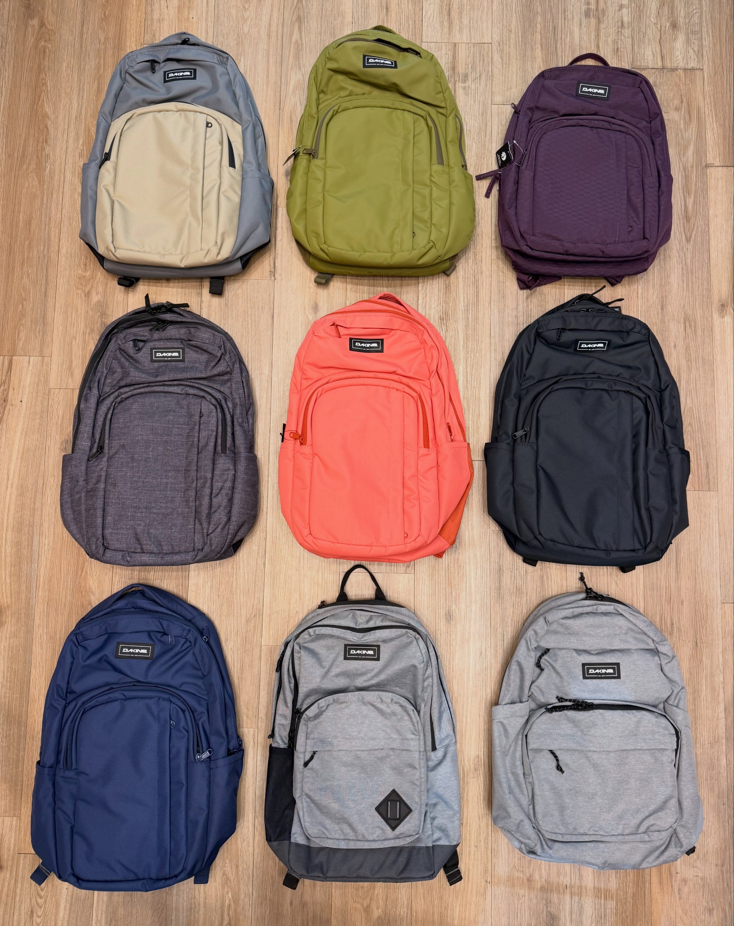 Ab sofort l&auml;uten wir das Back to School Rucksack Programm 2026 ein!

Die ber&uuml;hmten Dakine Bags mit bis zu 33L Volumen, vielen gut durchdachten F&auml;chern, cooler Pocket oder Nassfach, Platz f&uuml;r Laptop oder IPad, Stifte, Brillenfach m