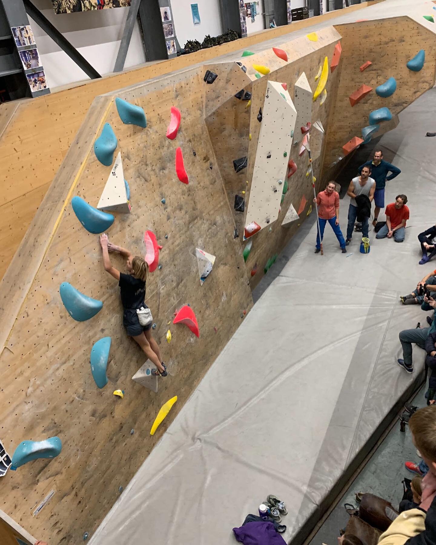 Der Teamboulder-Plausch war ein sch&ouml;ner Event mit tollen Teams, Fans und vielen Helfern. 
Ein Grosses Dankesch&ouml;n an all die Fleissigen Helfer*innen.