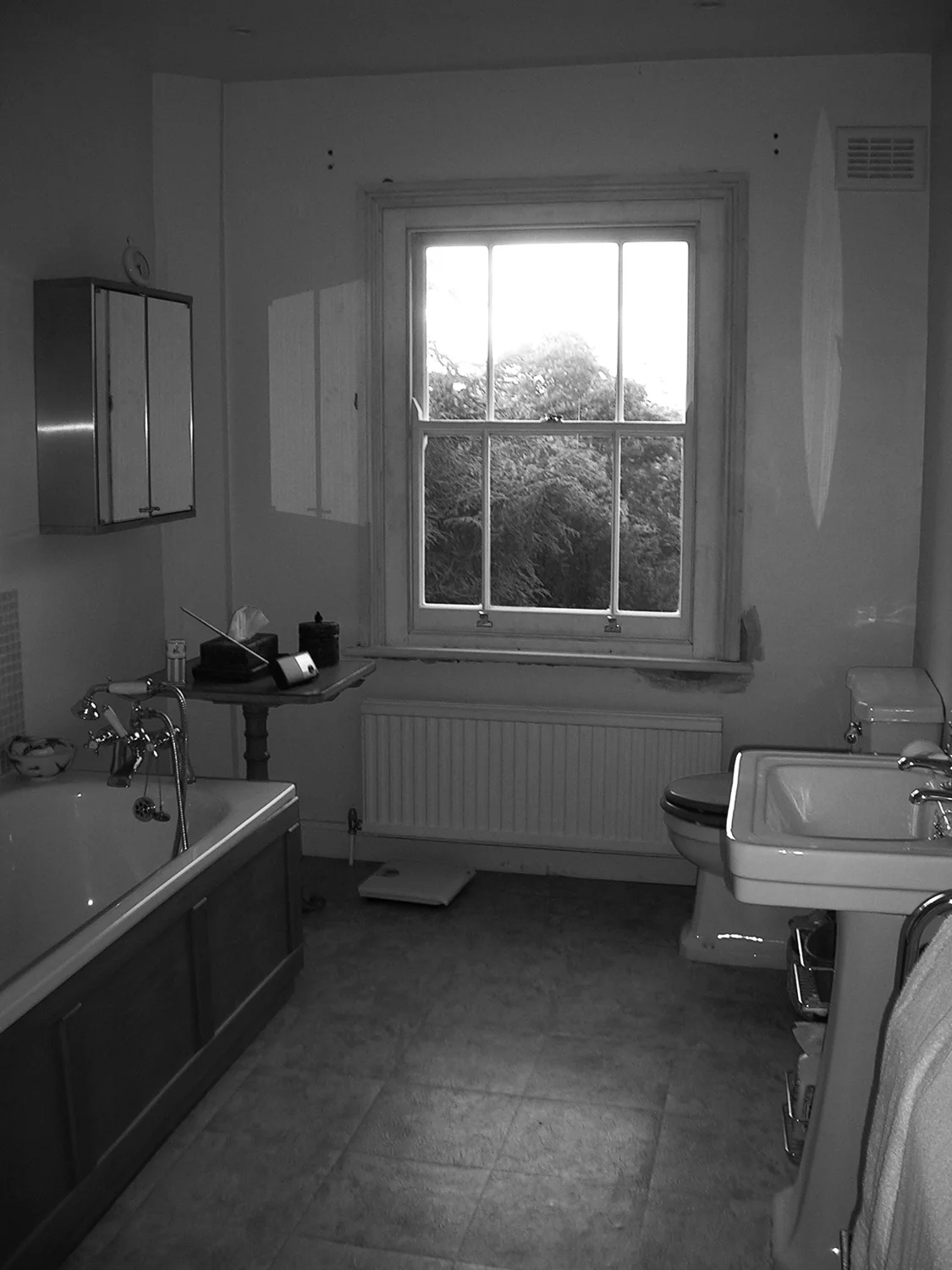 Bathroom-before-2.jpg