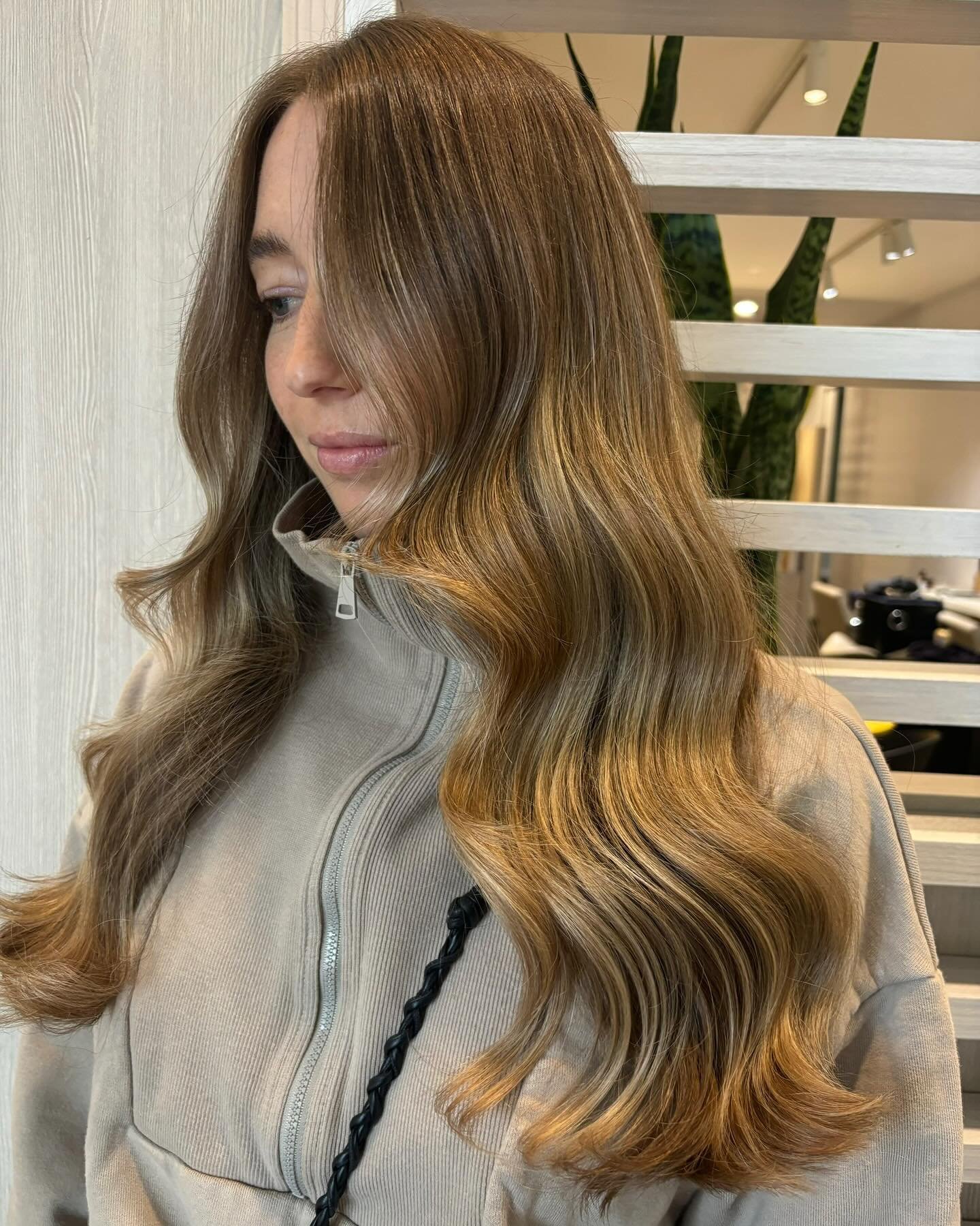 Sandy Blonde vibes for this Friday! 

Half head of teased foils finished off with a beautiful sandy toner using our new FAVS View Toners from @davinesofficial 

Love. Love. Love. 

Hair: from our amazing Creative Director ❤️