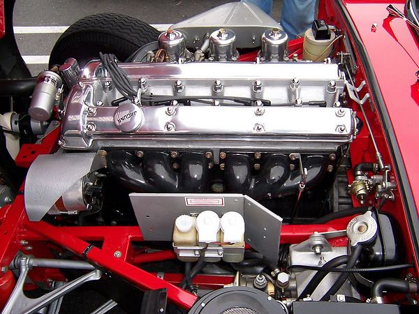 Jaguar_XK6_engine_1.jpg