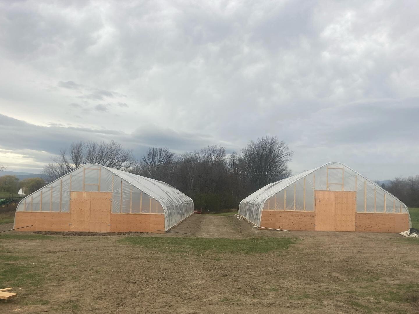 And that&rsquo;s a wrap!!! @headoverfieldsvermont #greenhouseconstruction #hightunnel #greenhouse #instantfarm #vineripegh