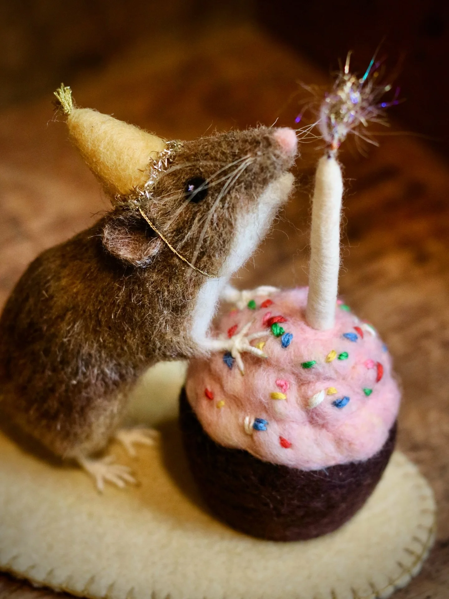 Make A Wish
Needle felted wool, vintage tinsel, embroidery floss.
Available on my website: link in profile or www.pipingploverlove.com