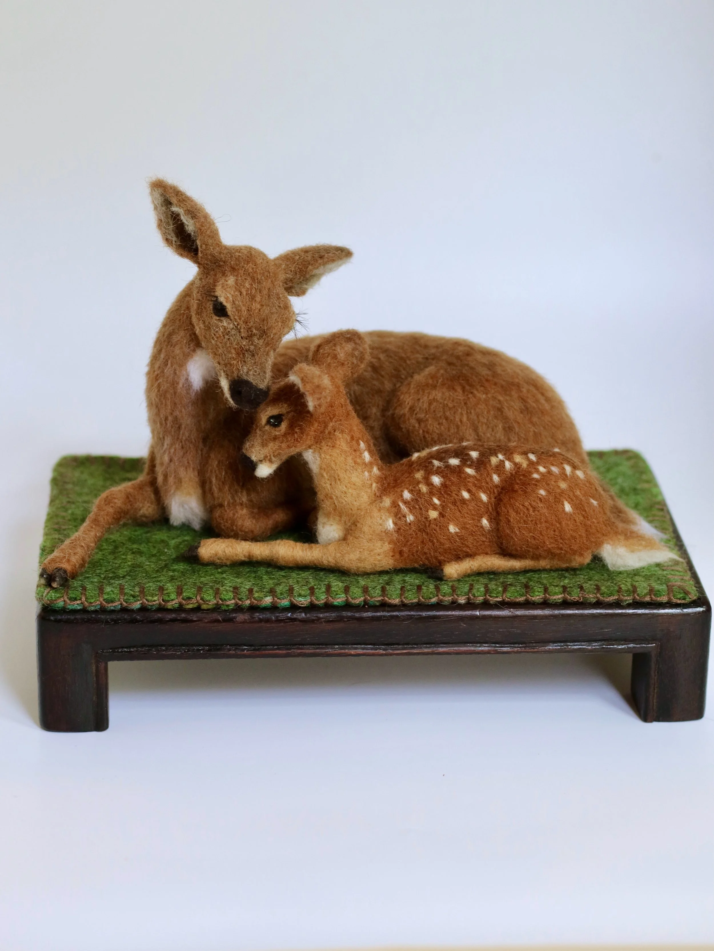 Portrait day for Doe &amp; Fawn before their journey to @johnderiancompany. 📷.
.
#madewithwool #needlefelting #wildlifeart #wildlifeartist #interiors
