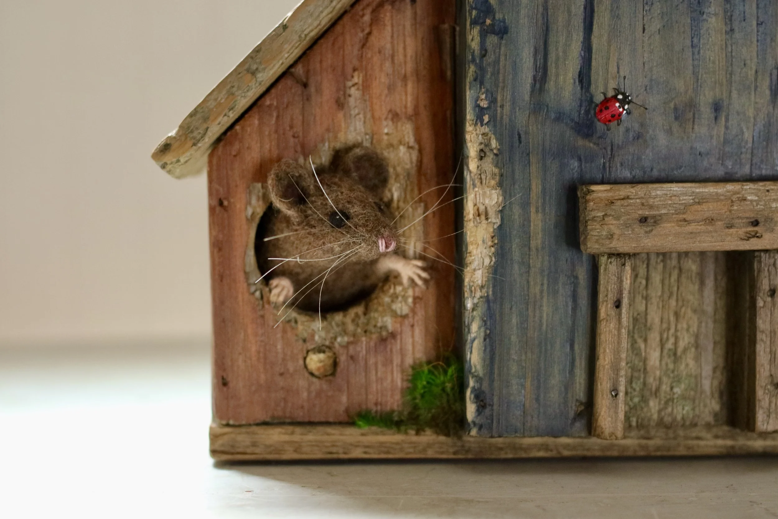 Barn owl birdhouse needlefelt
