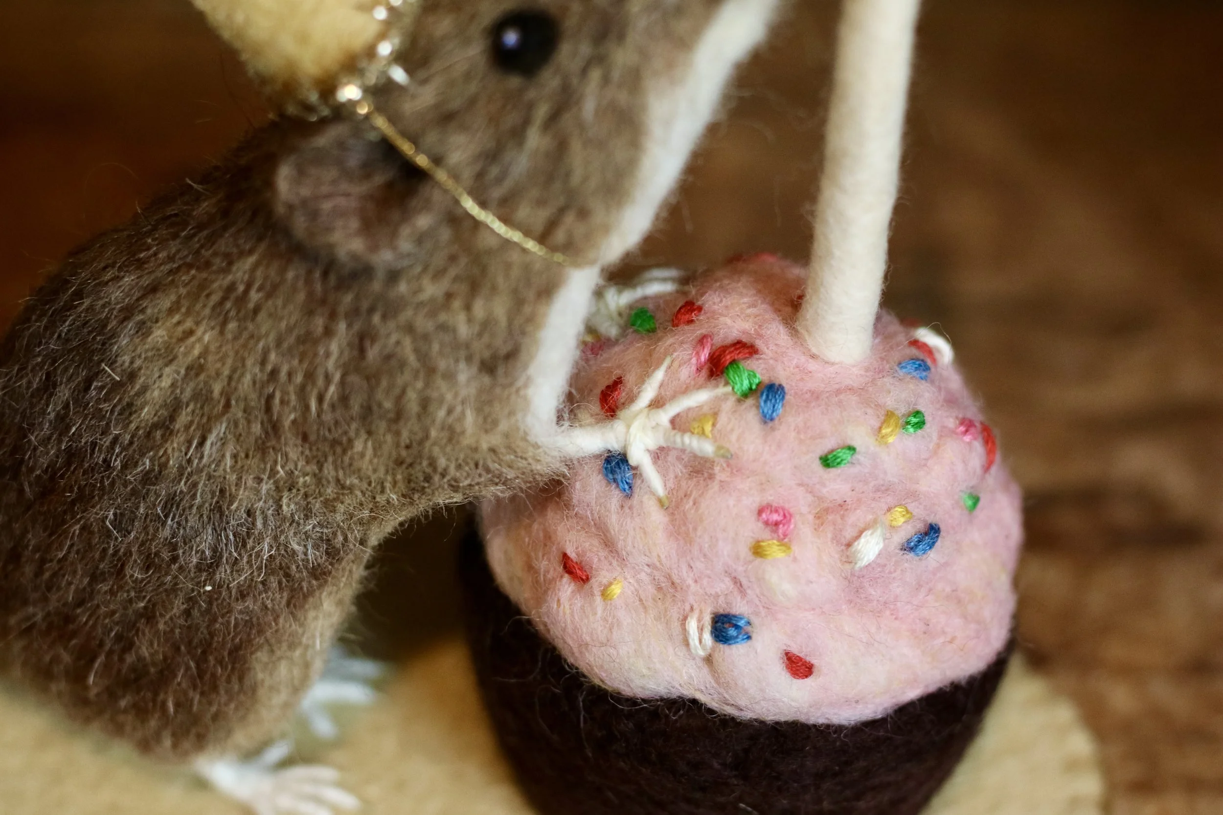 needle felted mouse