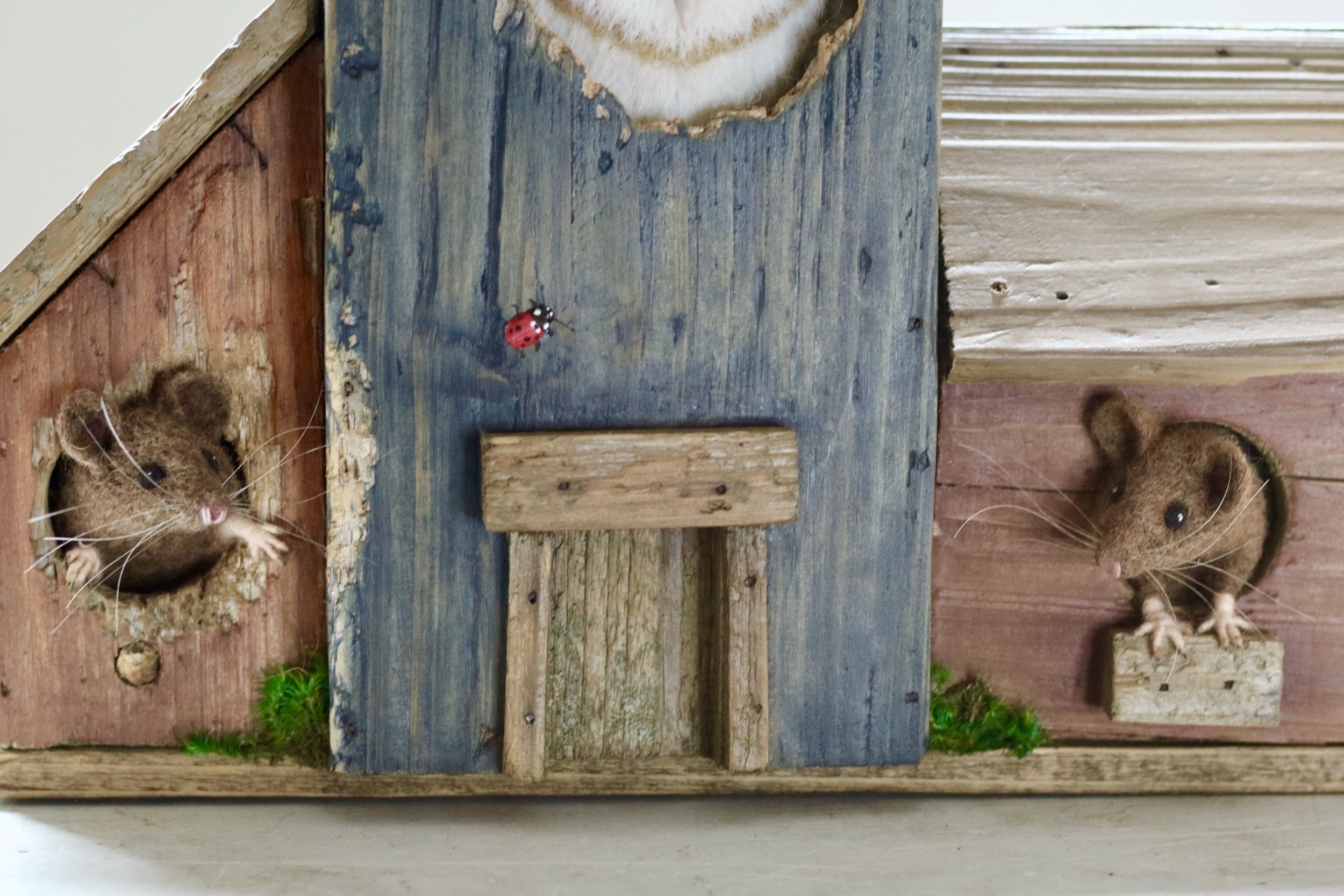 Barn owl birdhouse needlefelt
