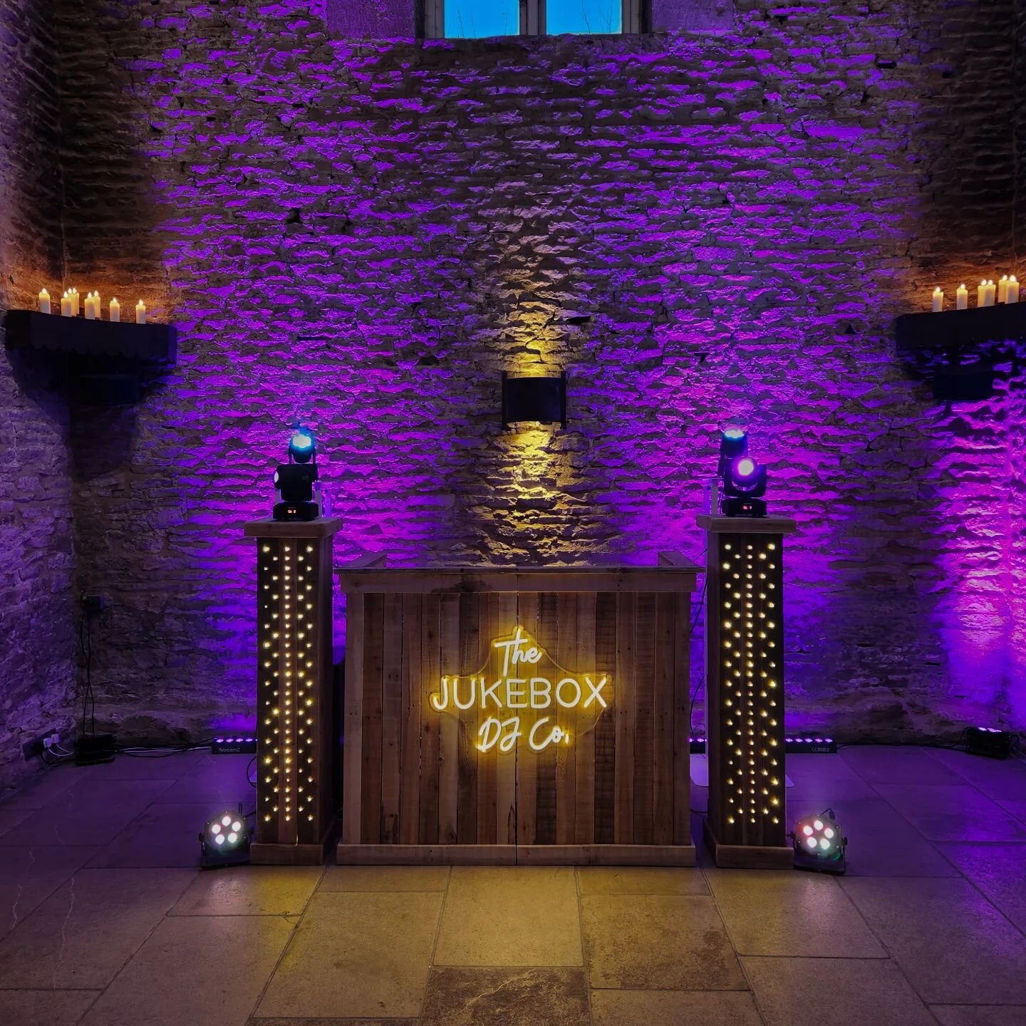 Beautiful Rustic DJ booth available to add on to any of our DJ packages 😍

Perfect for any barn style or rustic themed weddings.

TAG someone who this would be perfect for!!

DM if this person is you 📩