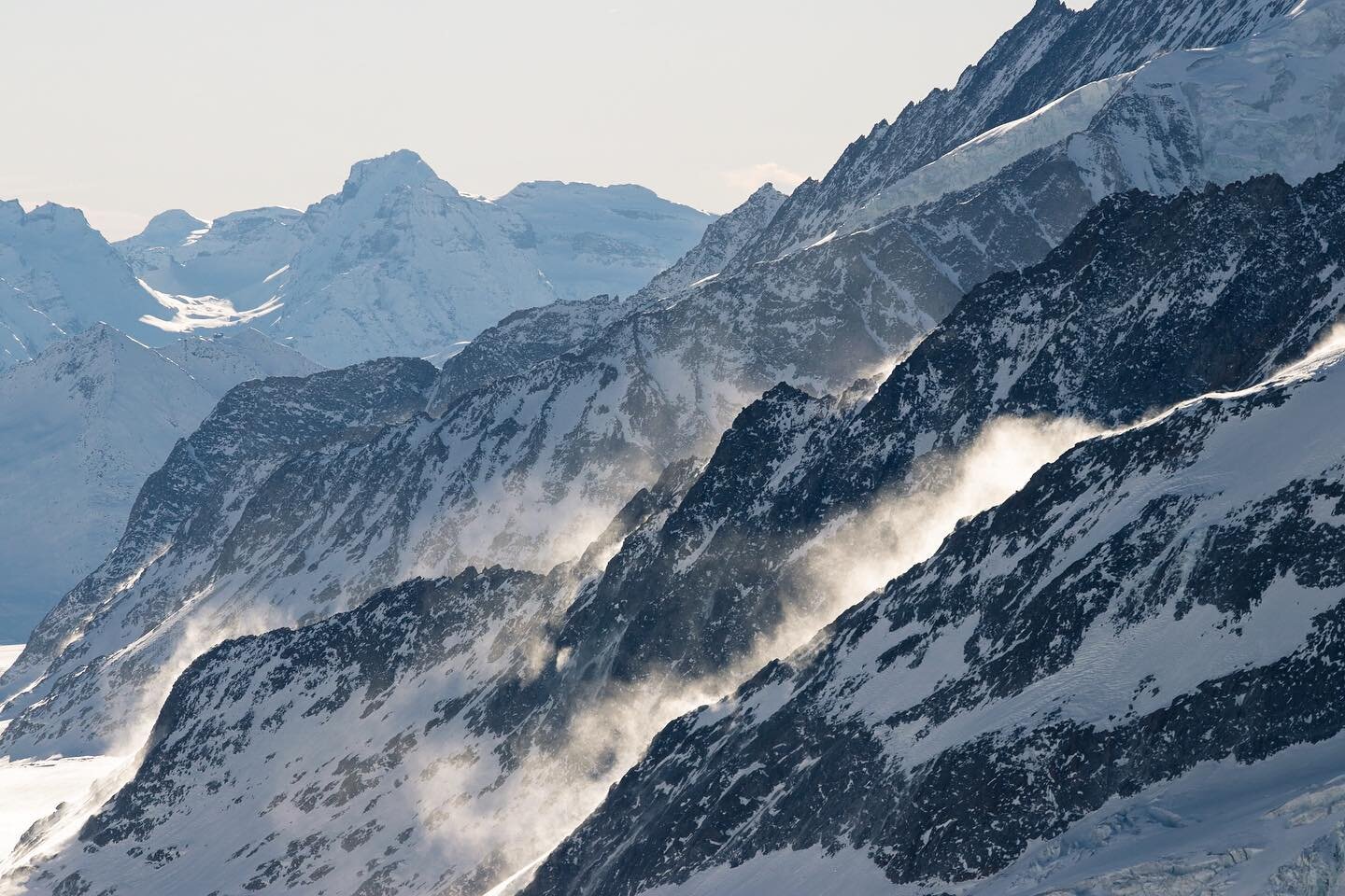 Sunrise catches the mist and snowdrift high in the alps
⠀⠀⠀⠀⠀⠀⠀⠀⠀
#alps #jungfrau #mountain #mist #snow #landscape #photography #landscapephotography #switzerland #dieschweiz #landschaft #foto #travel