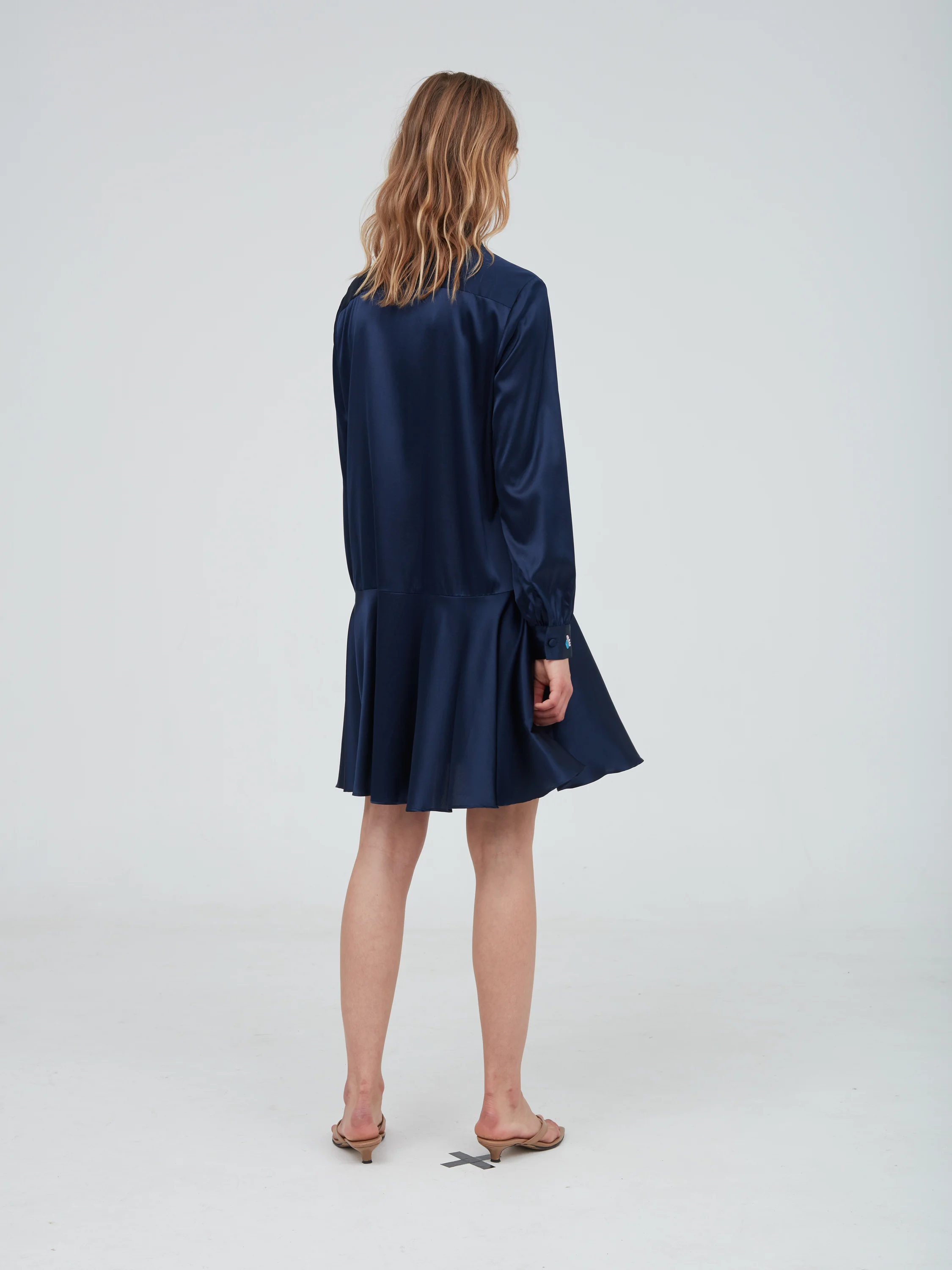 BeigeDressMidnightBlueBack.jpg