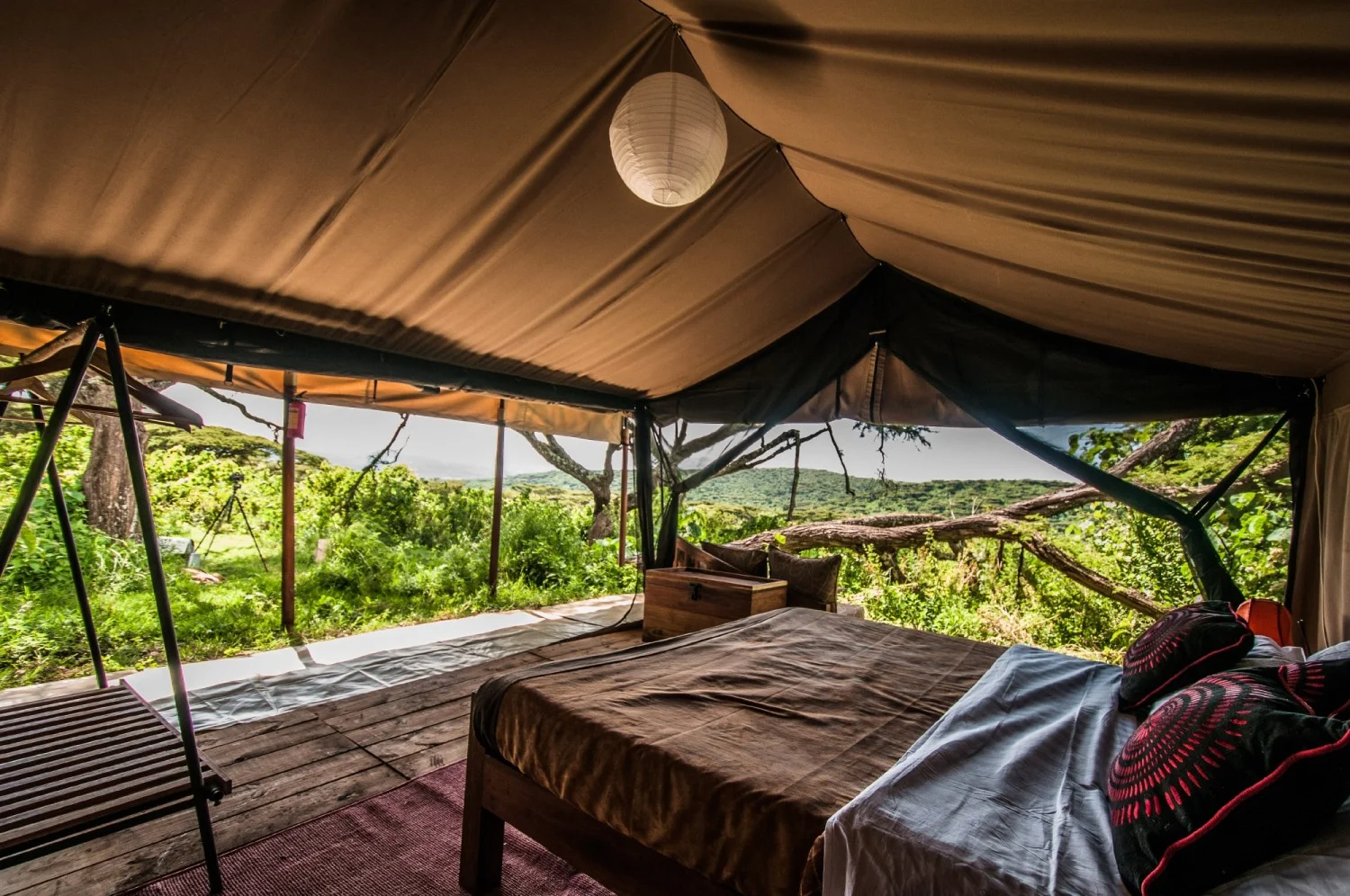 big_1380890925(2)Ang'ata_Ngorongoro_-_Kingsize_Bed_Tent-4.jpg