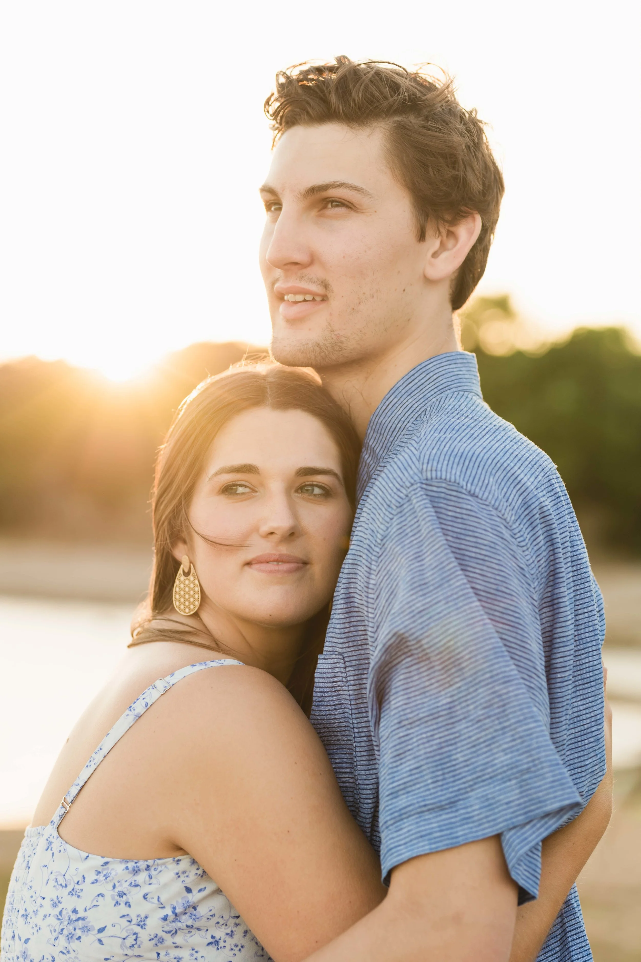 00044-Luke&Emma_FolsomLake.jpg