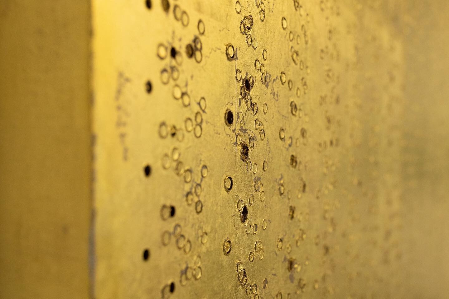 A closer look at @pkinztho work from our latest group exhibition, El&bull;e&bull;ments. We have a new exhibition on the way and we&rsquo;re excited to share more soon!

Featuring Patrick Kinz-Thompson, &ldquo;Circles&rdquo; (gold), 23.5k gold leaf on