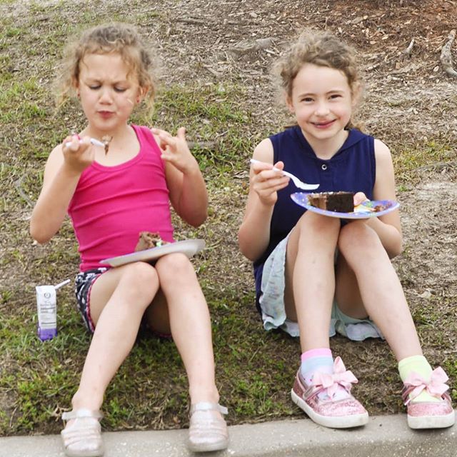 When you come to visit us, we feed you cake and crawfish!! 🦐 Link to the video of goose trying crawfish for the first time is in my bio! @thetravelvlogfamily #travelvlog #family #travelingwithkids #travelingfamily #travelkids #travelingkids #travelfamily #travelwithkids #familytravel #familyvlogging #familyvlog #familyvlogger #familyvlogs #adventurefamily