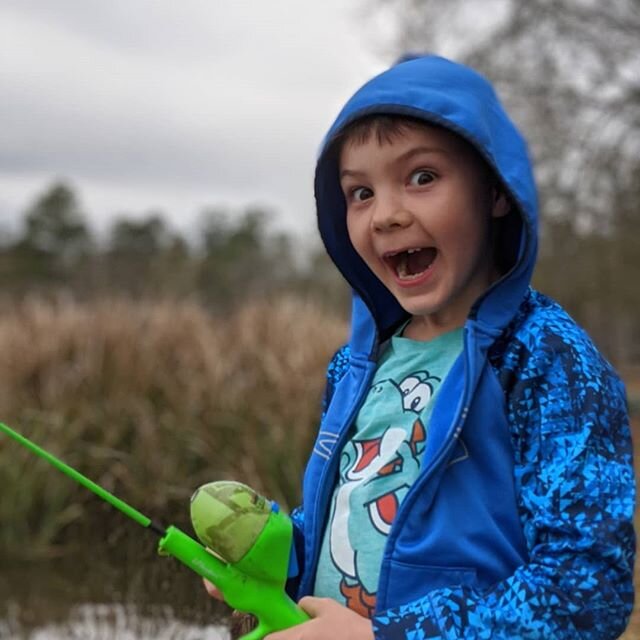 My dad loves my crazy faces when he's trying to take pictures!! 😜 // @thetravelvlogfamily .
.
.
#family #travelvlog #crazykids❤️ #travelvlogging #travelvlogger