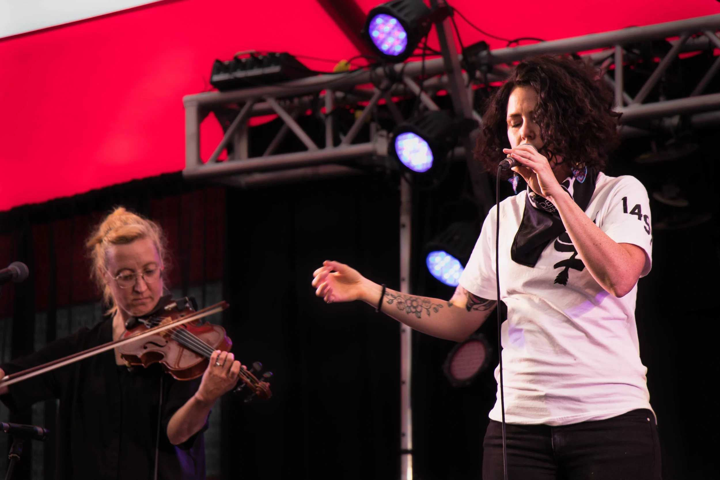 Iskwé’ sings her song, Midnight. The Cree singer embraces Indigenous culture through lyrical content—via stories, experiences and observations.