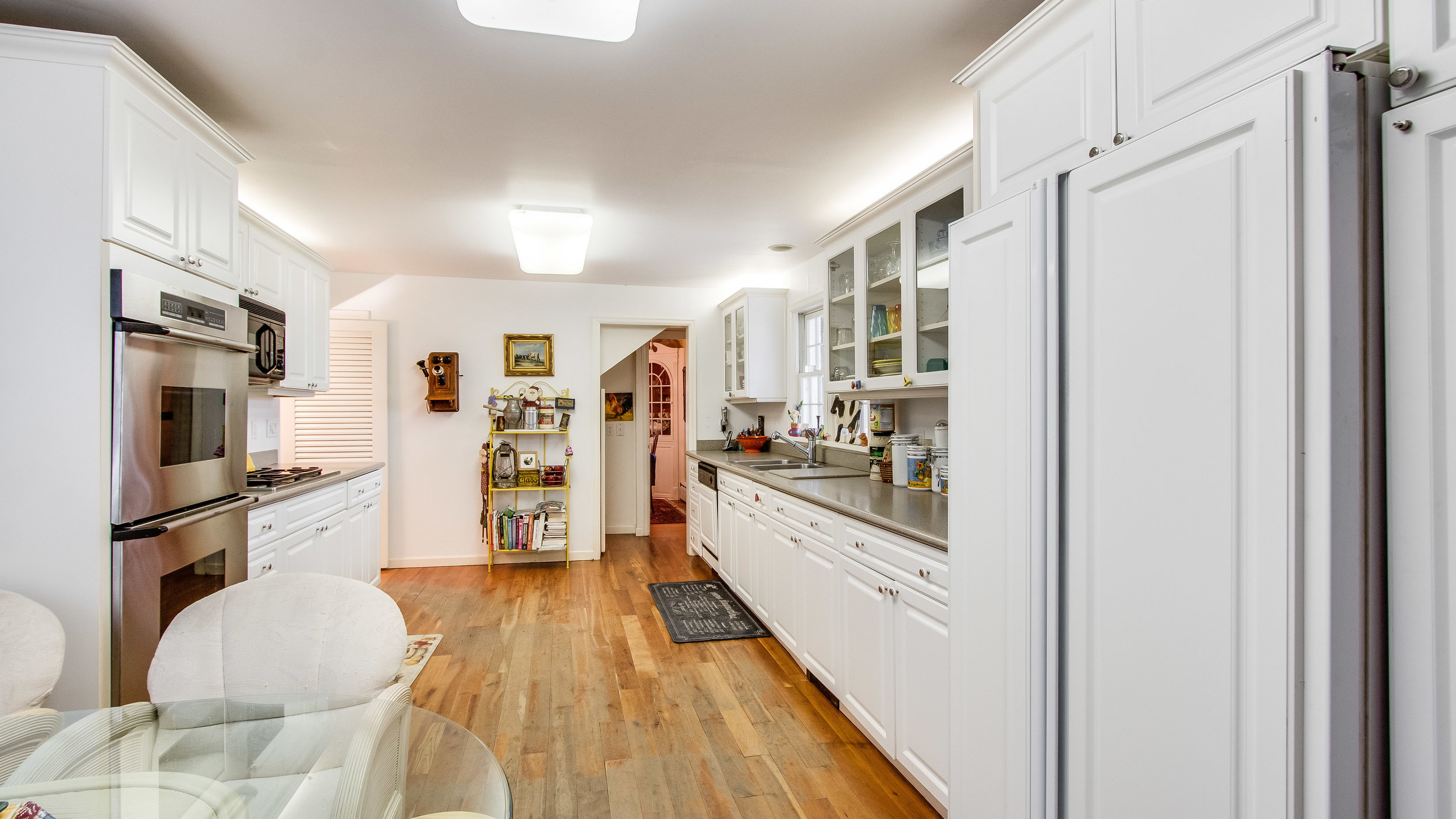 24 7328swindermere Kitchen (22).jpg