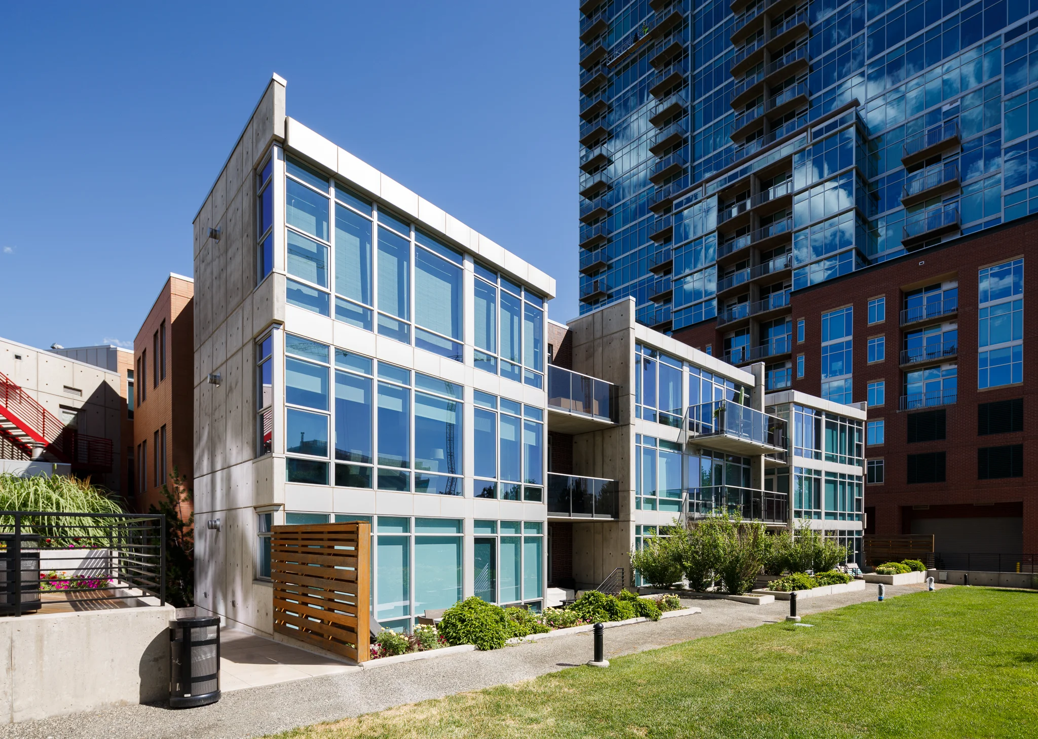 10_Riverfront_2048PX_Lone_Edge.jpg