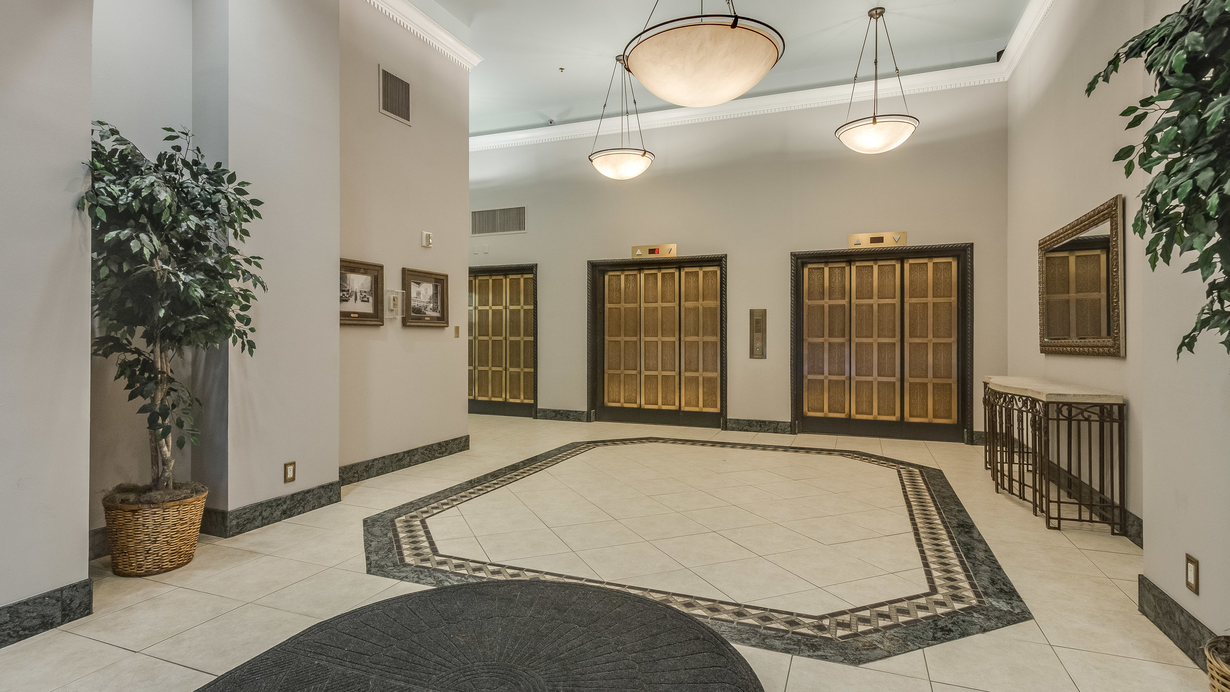 21 444 17th St. #1008 (20)Lobby.jpg