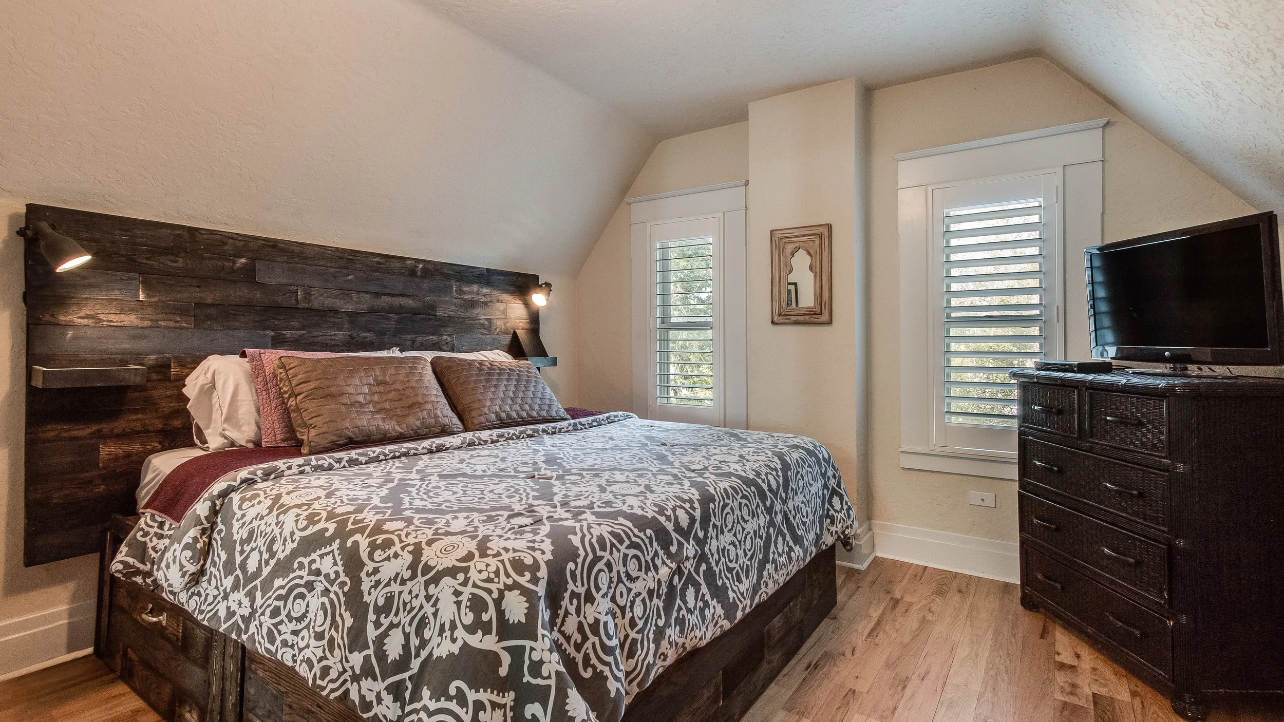 23-903E23rd.jpg