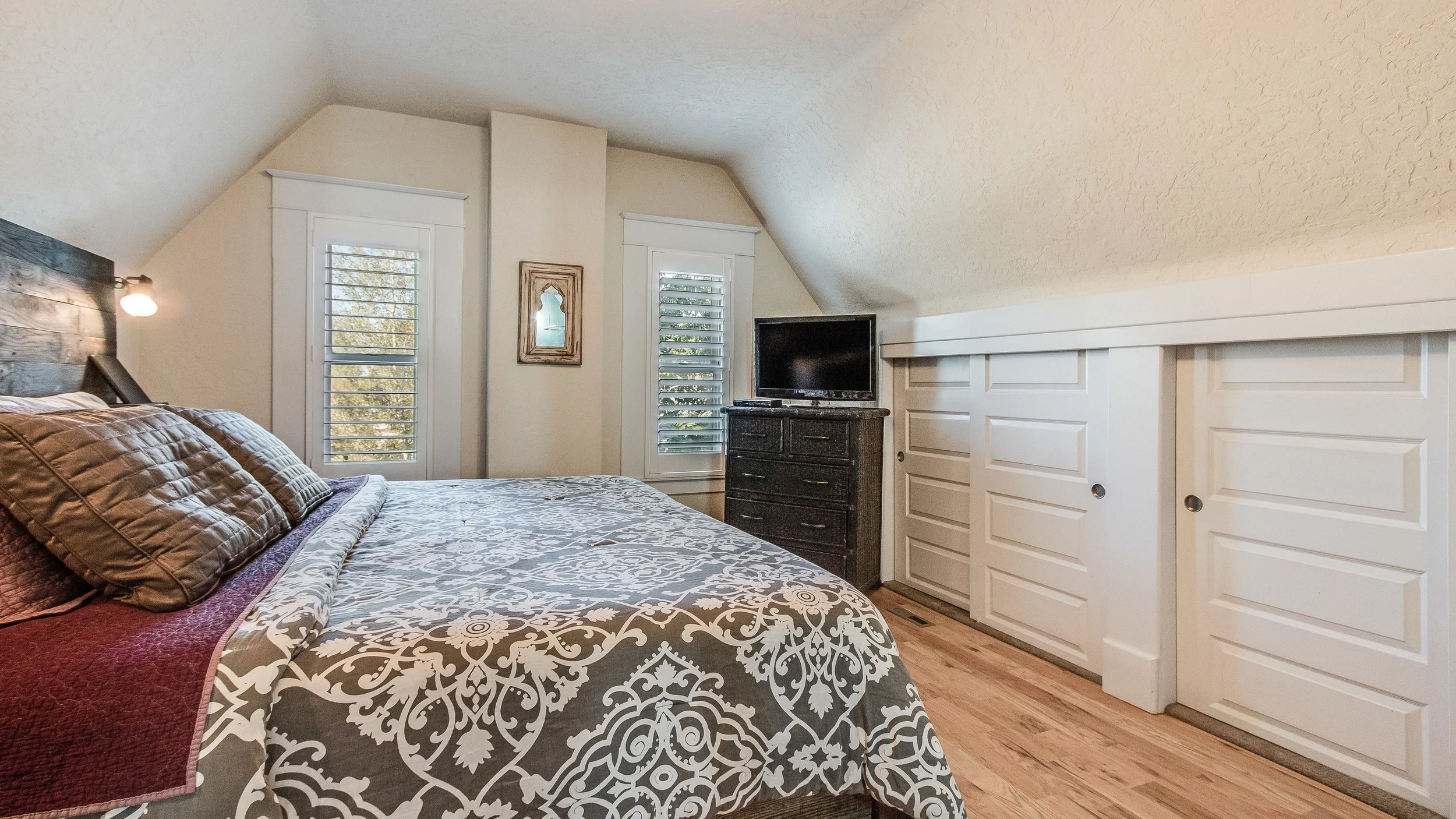 24-903E23rd.jpg