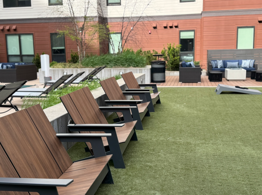 Moderondak benches.png