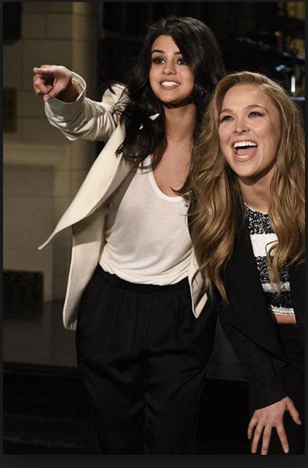 Who needs Justin when you have a $280 T? Selena on SNL in her Sabeen by the Row.
