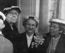 Edith Allyne (L) and Lucy Allyne (R)