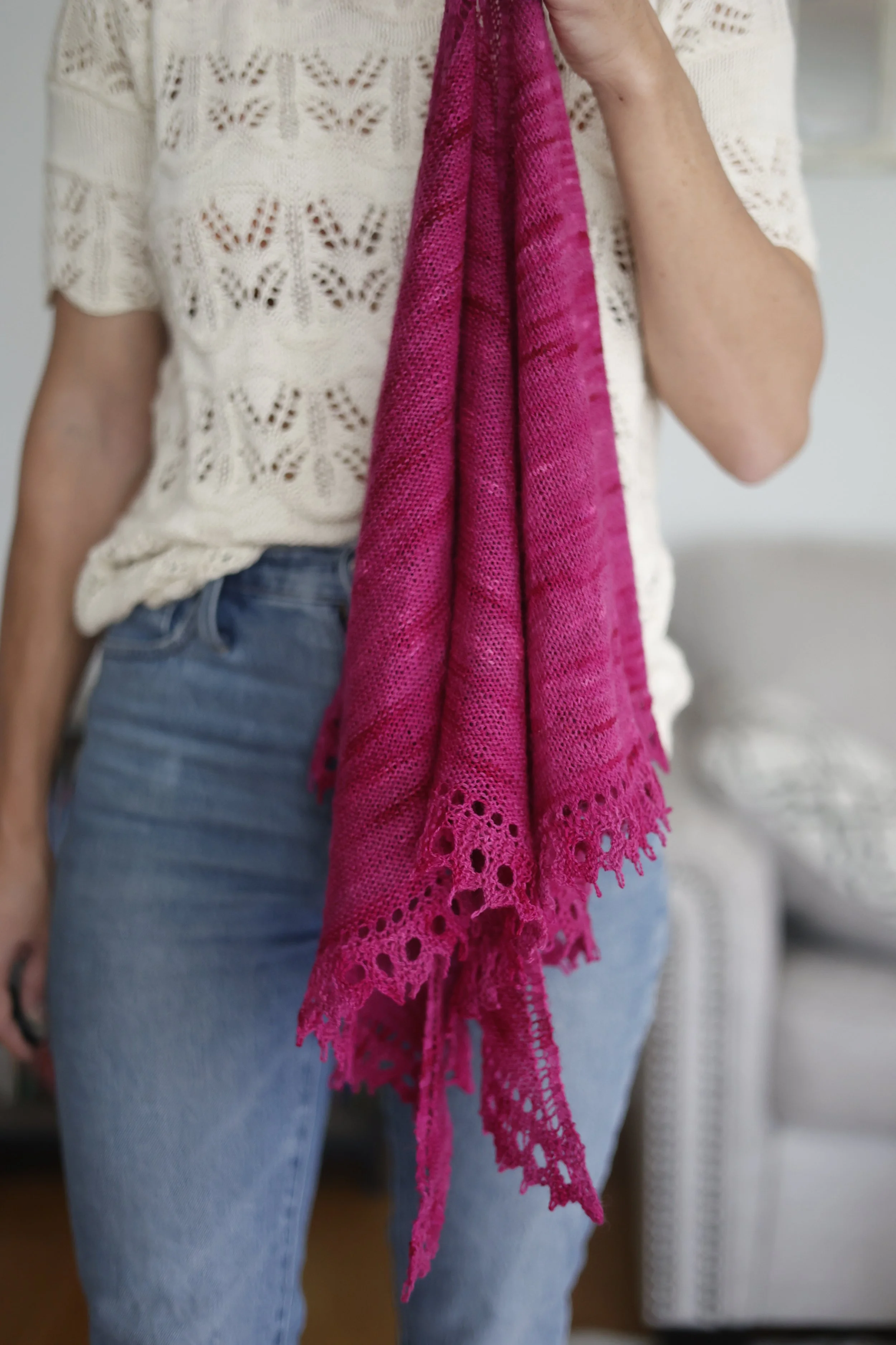 how to wear triangle shawl