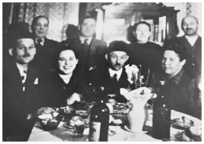 Engagement party, Nove Zamky, Slovakia c.1941. Standing: Ignac Grunstein, Jeno Grunstein, Hermina Sonenschein, Morris Sonnenschein. Seated: Martin Weiss, Katarina Grunstein, Lipot Weiss, Franciska Grunstein.