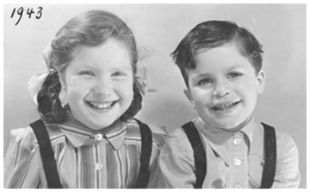 Tutti and Robbie - 1943