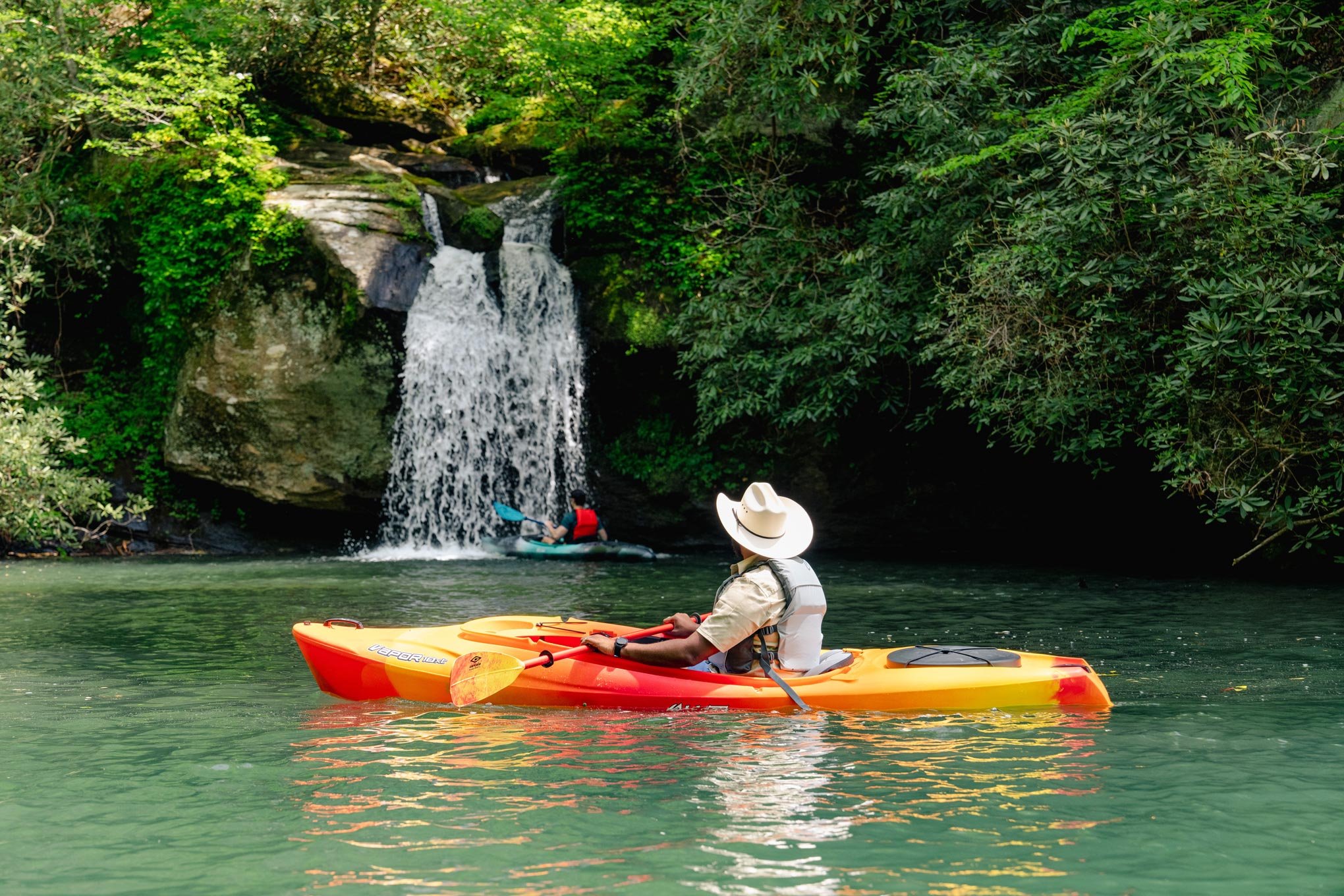 kayaking-lake-jacassee-summer-time-samuel-martin.jpg