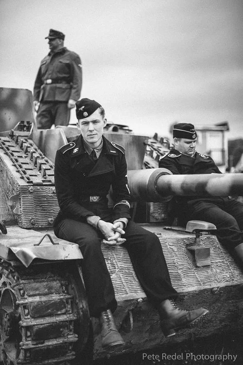 Sturmmann Pelz and Obersturmführer Schmeiter resting on the STuG III.