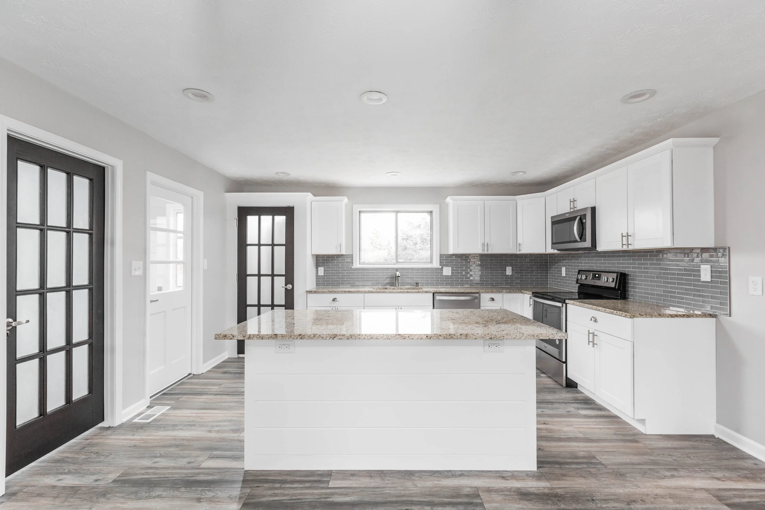 541 Golf Ln-0015.jpg