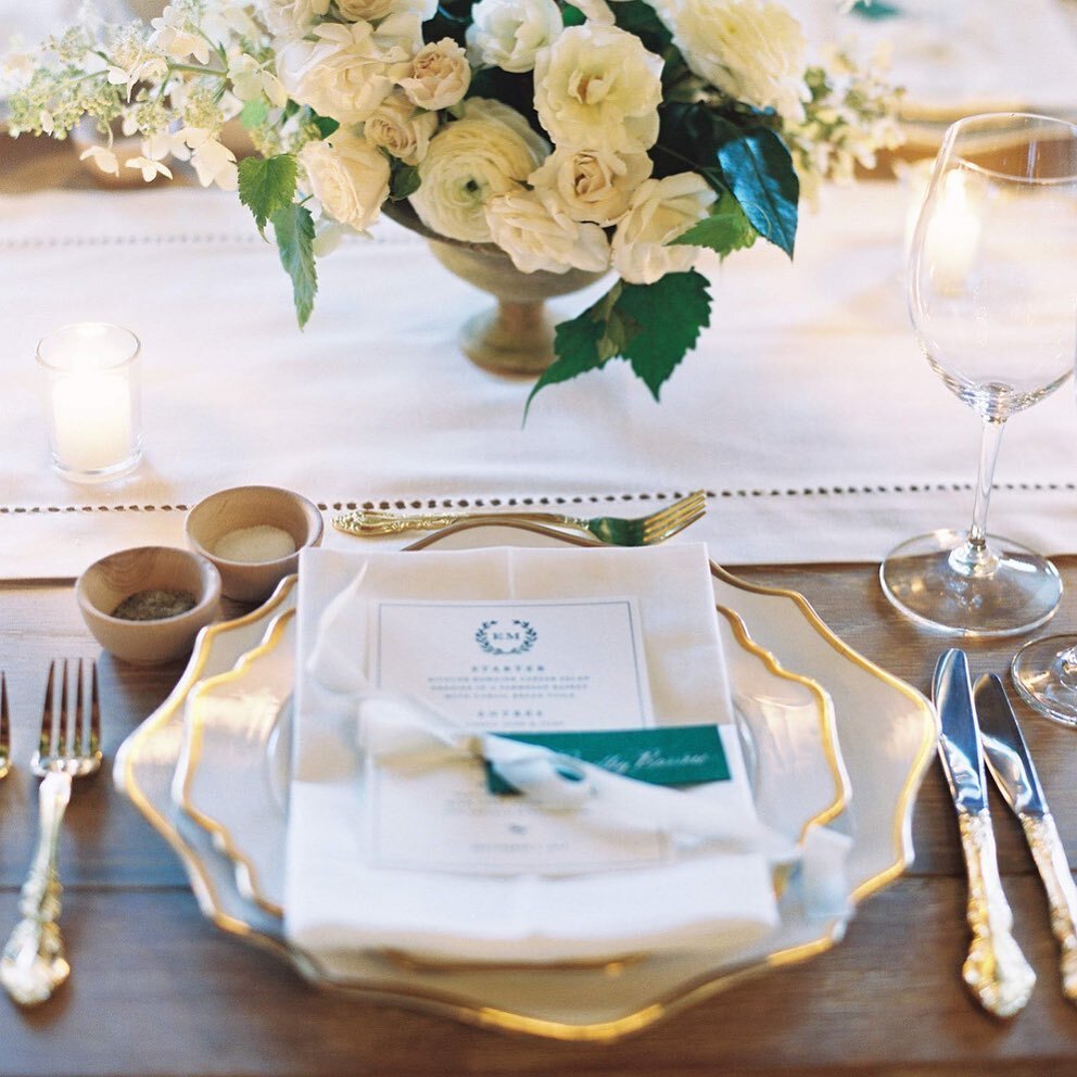 I sometimes call green a neutral wedding color. Case and point right here! @laurynprattes @lpe_ramsey @abbyjiu