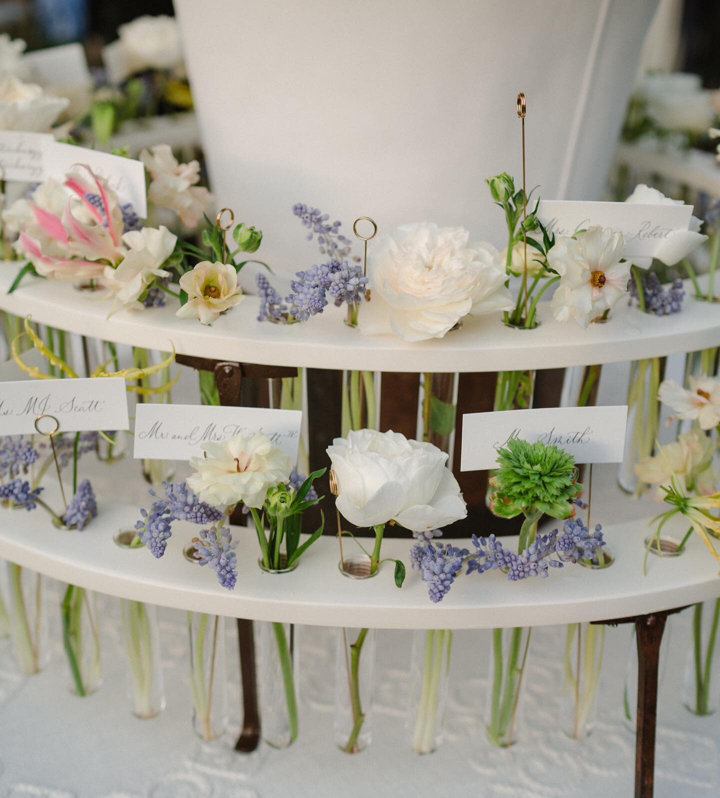 Little bud vases made the perfect escort display! @eastonevents @lauralinescalligraphy