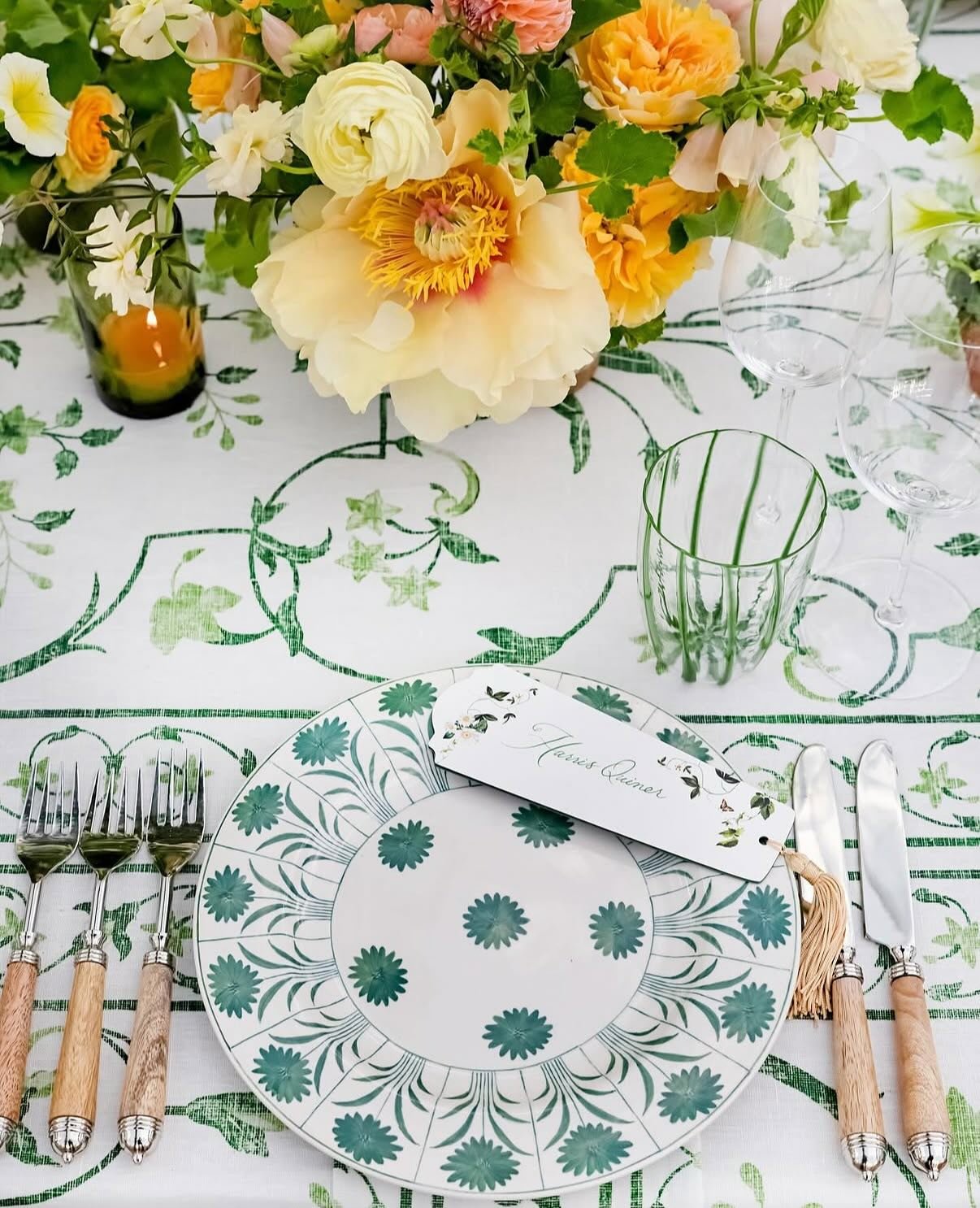 Would you believe this dream setting is right here in our hometown Atlanta, Georgia? Case and point that @augustacole makes magic happen everywhere and anywhere! Only wish I got to visit more of her events on site 😉  Photography @aarondelesie and St