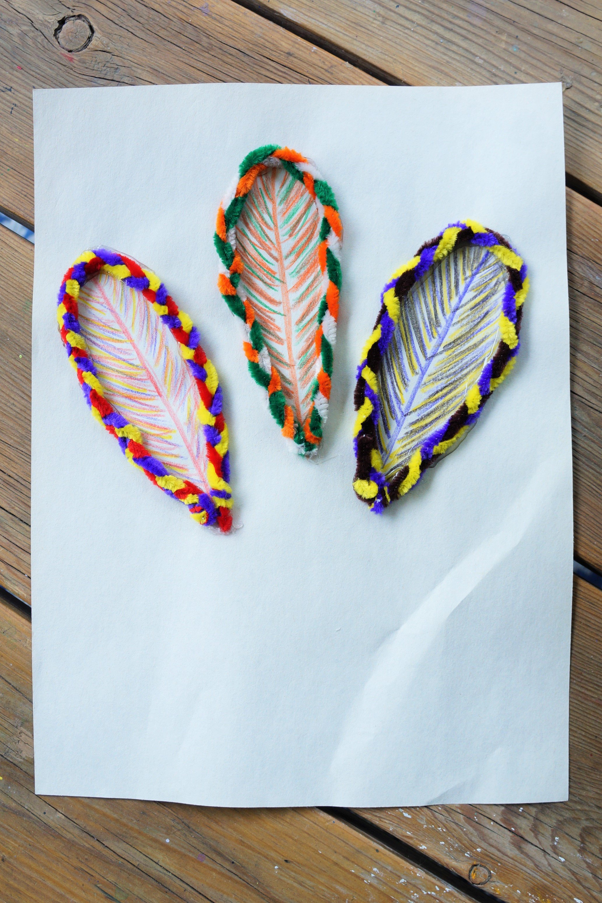 Pipecleaner Feather Peacock Craft - Artsy Craftsy Mom