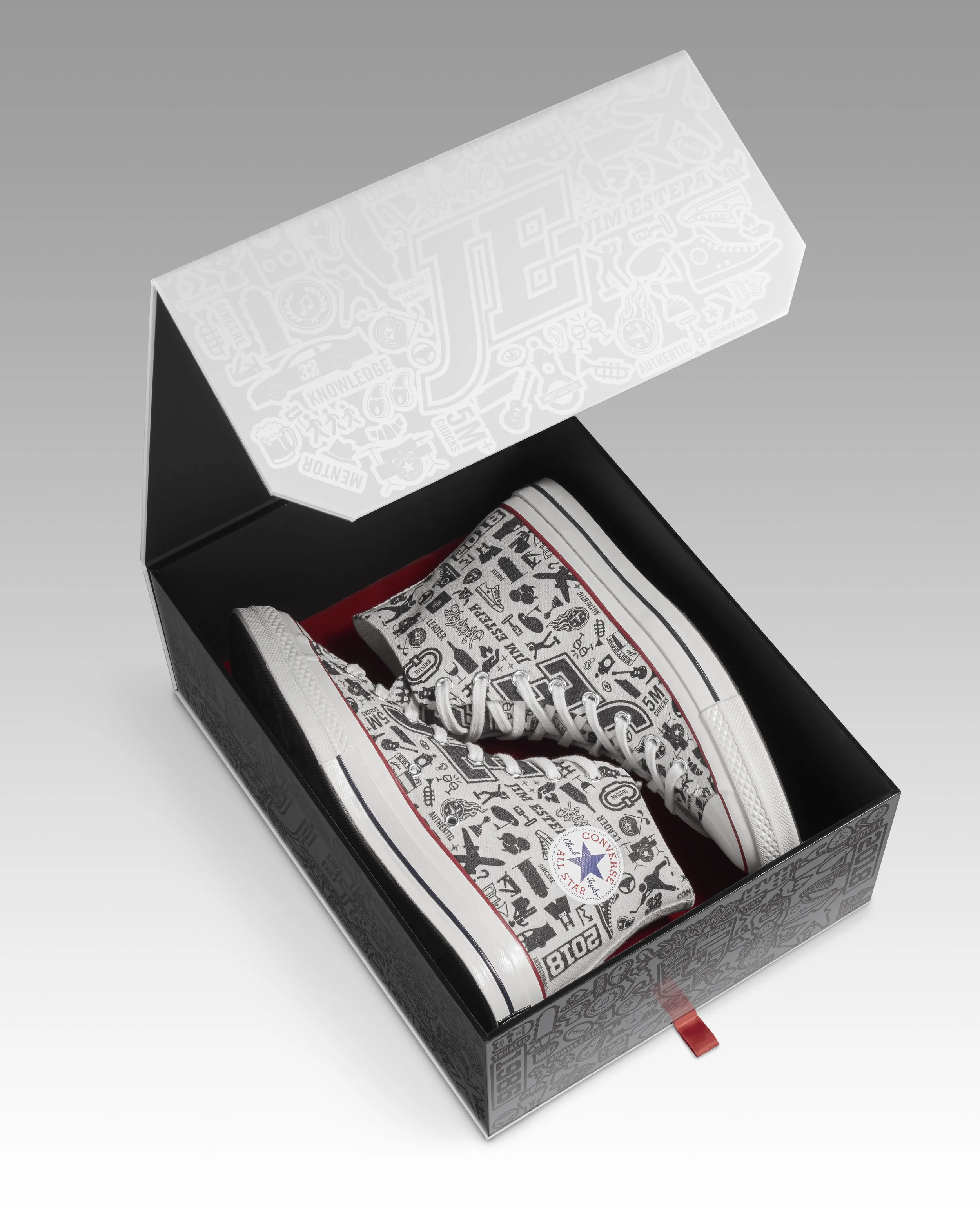 08 Converse_Shoebox_1_open_15055FD0110.jpg