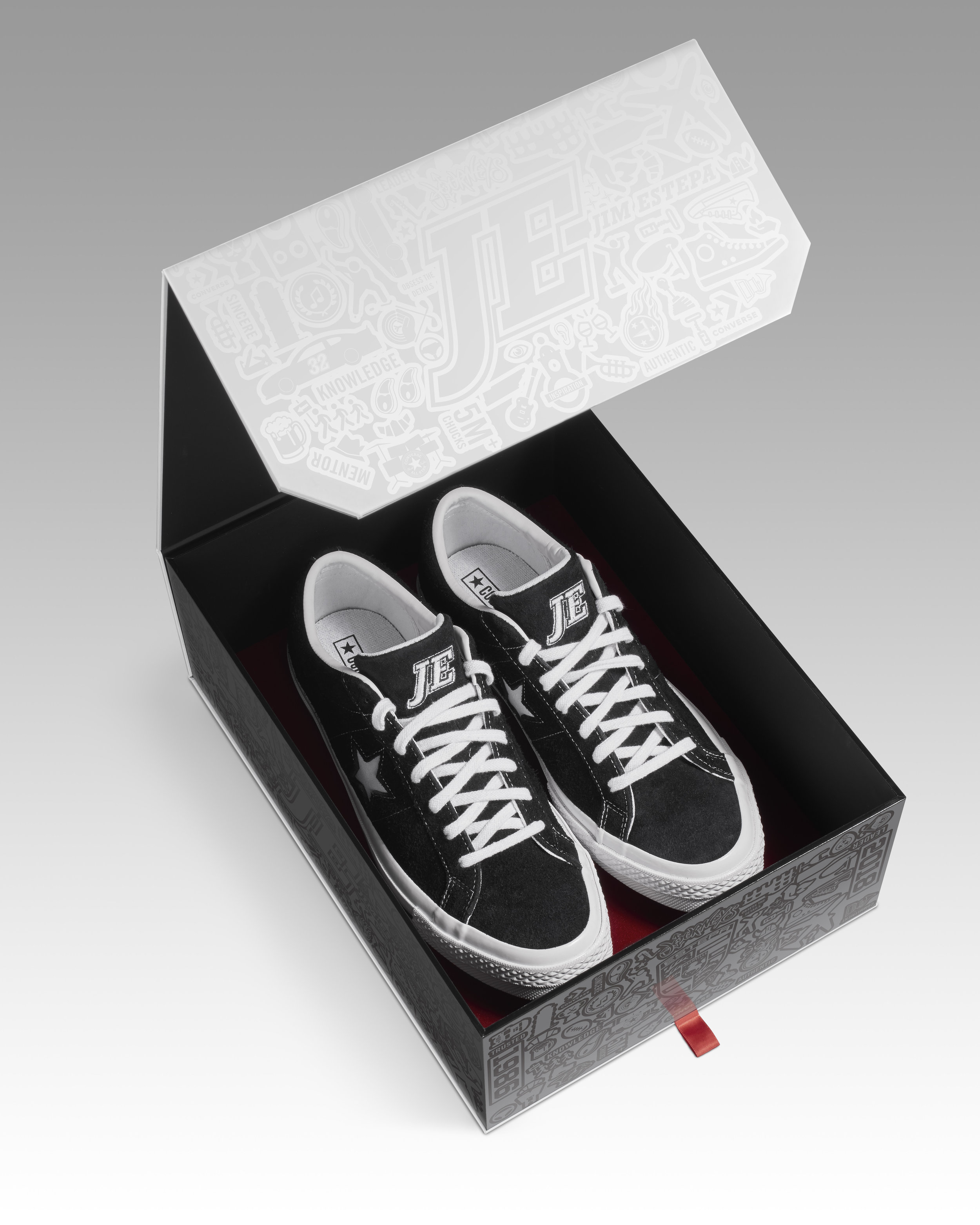 09 Converse_Shoebox_2_open_15055FD0118.jpg