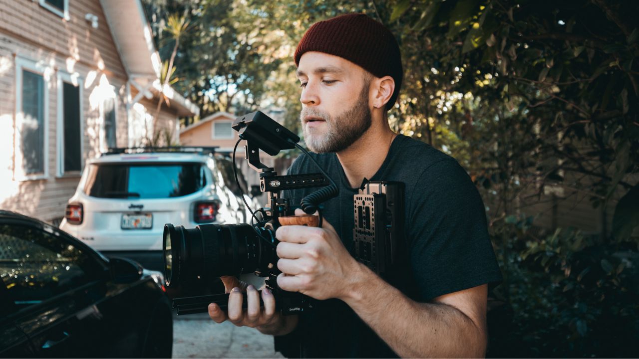 242 The Pressure For Real Estate Agents To Do Video Marketing | Daily Show Up episode artwork