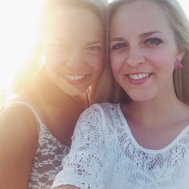 The top 6 perks of having an older sister