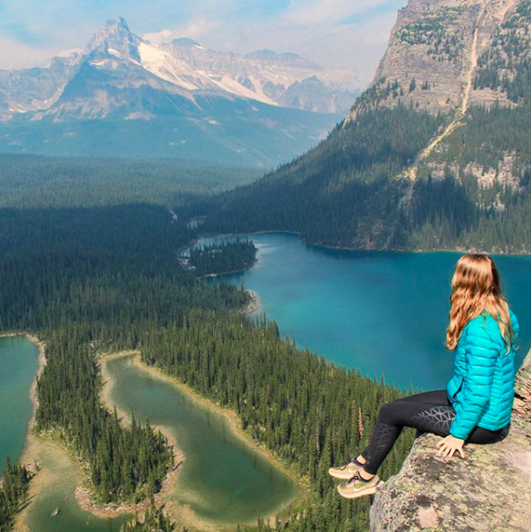 Viewing Lake O'Hara from the Obapin Plateau.png